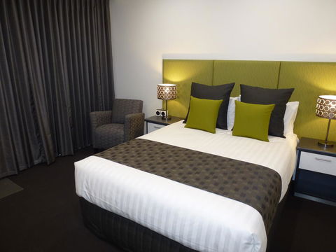 Golden Chain Tower Motor Inn - Accommodation Gold Coast 0