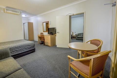Golden Guitar Motor Inn - Gold Coast 4U 0