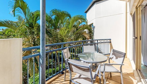 Golden Riviera Absolute Beachfront Resort - Accommodation Gold Coast 2