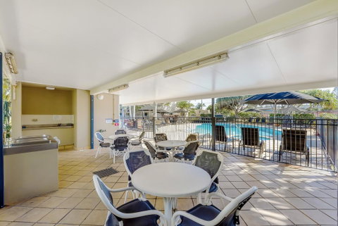 Golden Riviera Absolute Beachfront Resort - Accommodation Gold Coast 1