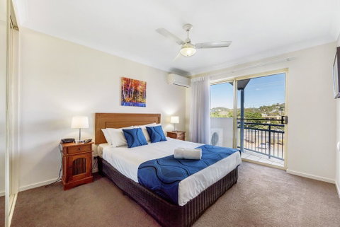 Golden Riviera Absolute Beachfront Resort - Accommodation Gold Coast 3