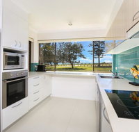 Golden Shores Unit 1 21 Landsborough Parade - Accommodation Gold Coast