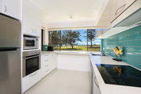Golden Shores Unit 1 21 Landsborough Parade