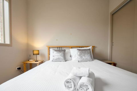 Gorgeous 4BR Home In Point Cook - Gold Coast 4U 2