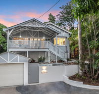 Gorgeous home 3 mins to Strand - Gold Coast 4U