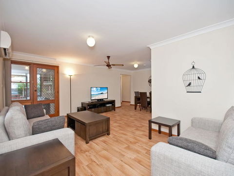 Government Road, 27, Skippers Rest - Gold Coast 4U 0