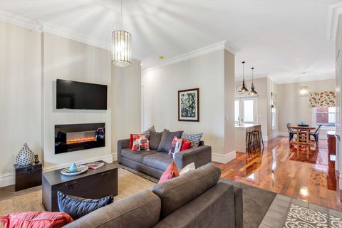 Grandview Accommodation - The Flaxley Apartments - Gold Coast 4U 3