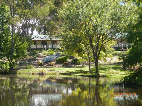 Granite Gardens Cottages & Lake Retreat - 1 Gold Coast 0