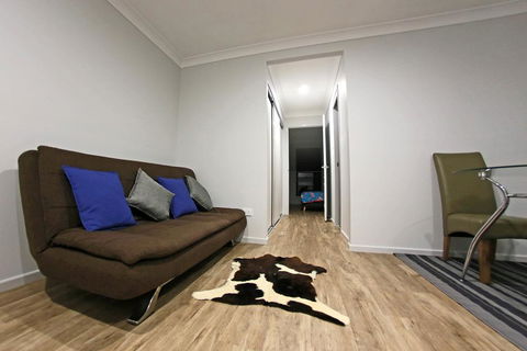 Granny Flat Next To Golf Course - Accommodation Gold Coast 3