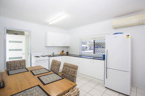 Grasstree Beachfront Shacks - Gold Coast 4U 1