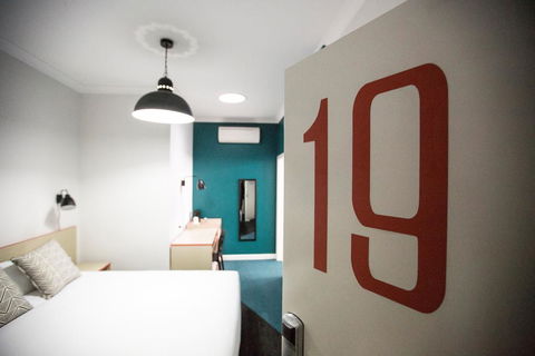 Greenacre Hotel - Gold Coast 4U 1