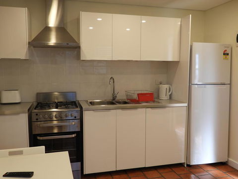 Guesthouse With Pool & BBQ - 10 Kms From CBD - Gold Coast 4U 1