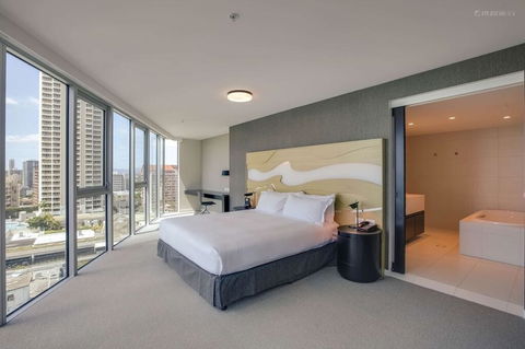 H Ocean View In Surfers Paradise - Accommodation Gold Coast 2