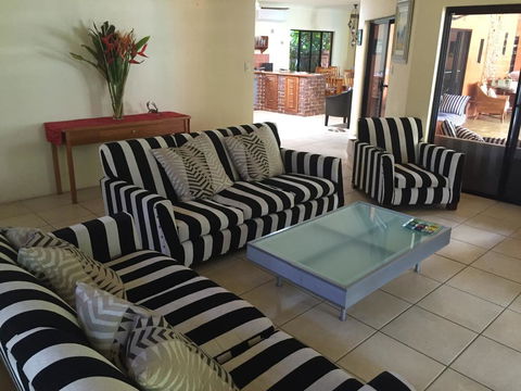 Hacienda Cooya Beach - Accommodation Gold Coast 1