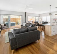 HALE KUPA Rye Beach House Spa Table Tennis - Accommodation Gold Coast