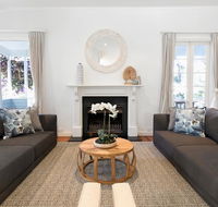 Hamptons Style Family Home 5 Minutes From Beach - Gold Coast 4U