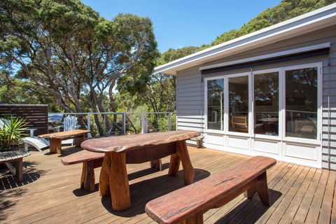 Harleian Beach House: Walk To Both Beaches - Accommodation Gold Coast 0