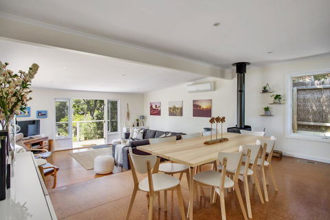 Harleian Beach House: Walk To Both Beaches - Accommodation Gold Coast 2