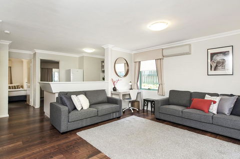 Hay St - Subi - Accommodation Gold Coast 2