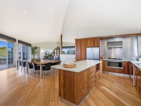 HEARN'S BEACH HOUSE - Gold Coast 4U 2