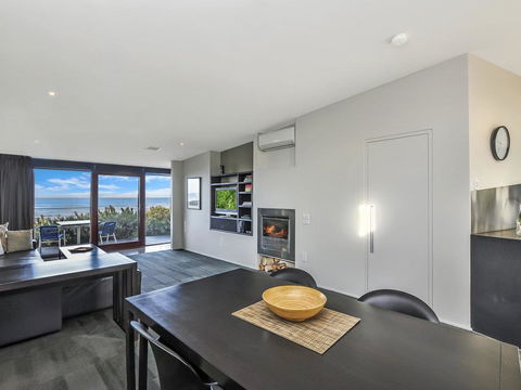 HEARN'S BEACHSIDE VILLA 1 - Gold Coast 4U 1