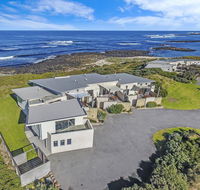 HEARN'S BEACHSIDE VILLA 1 - Gold Coast 4U