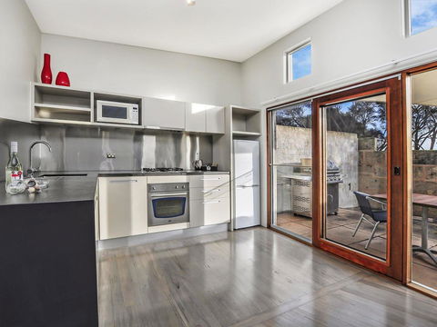 HEARN'S BEACHSIDE VILLA 2 - Gold Coast 4U 1