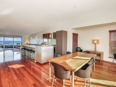 HEARN'S BEACHSIDE VILLA 7 - Gold Coast 4U 2