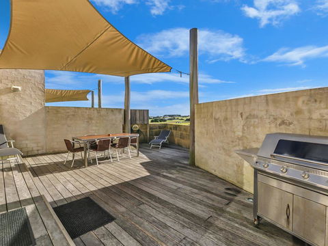HEARN'S BEACHSIDE VILLA 9 - Accommodation Gold Coast 1