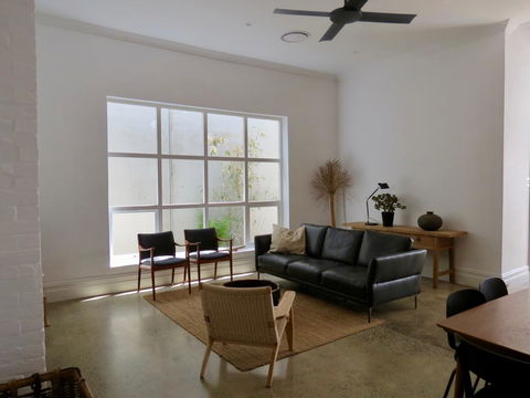 Heritage Luxury 3BR Cottage On Halifax - Accommodation Gold Coast 2