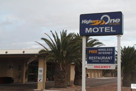 Highway One Motel - Accommodation Gold Coast 3