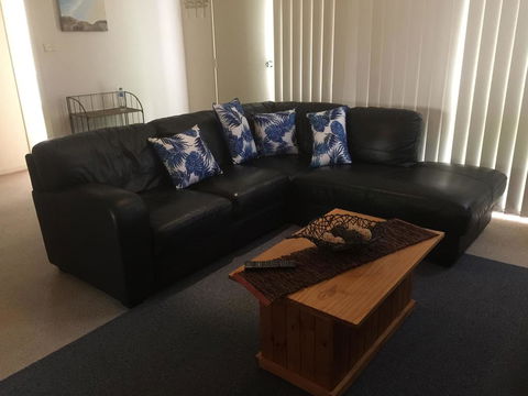 Holiday Home In The Heart Of Anglesea - Gold Coast 4U 2