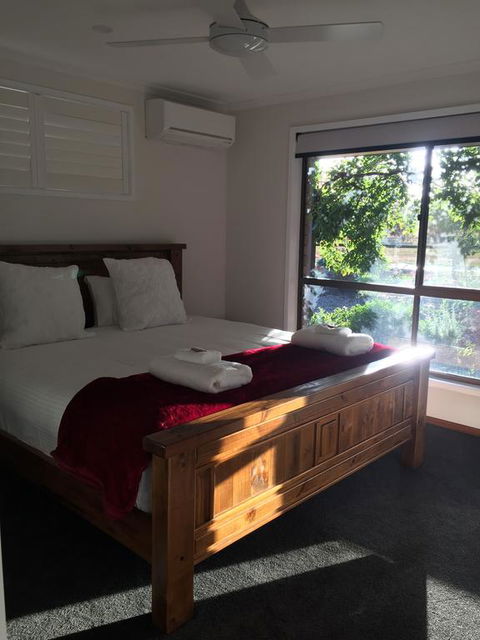 Holly House BnB - Accommodation Gold Coast 0