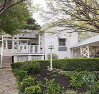 Hollyoak Cottage - delightful ducks and doileys - Accommodation Gold Coast
