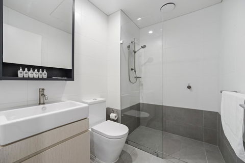 HomeHotel Walking Distance To Train And Westfield. - Gold Coast 4U 3