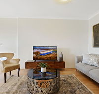 HomeHotel-Ultra Convenient Luxury Apartment close to Train Shops CBD - Gold Coast 4U