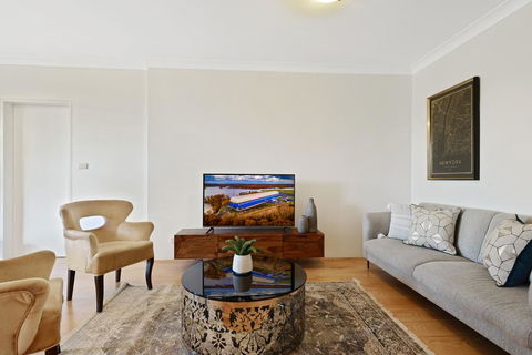 HomeHotel-Ultra Convenient Luxury Apartment Close To Train, Shops, CBD - Gold Coast 4U 0