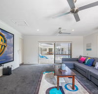 Homely Getaways in Broadbeach Waters - Gold Coast 4U