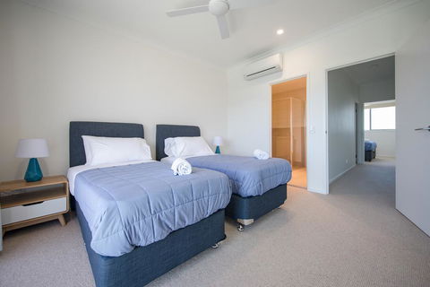 HomePlus - Lakeview Morden Townhouse - Accommodation Gold Coast 1