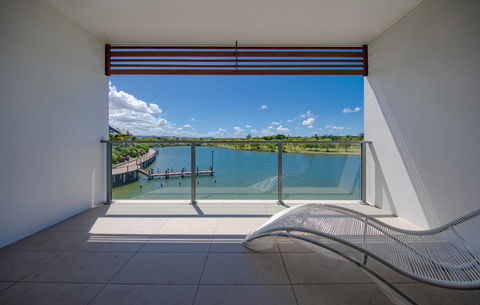 HomePlus - Lakeview Morden Townhouse - Accommodation Gold Coast 0