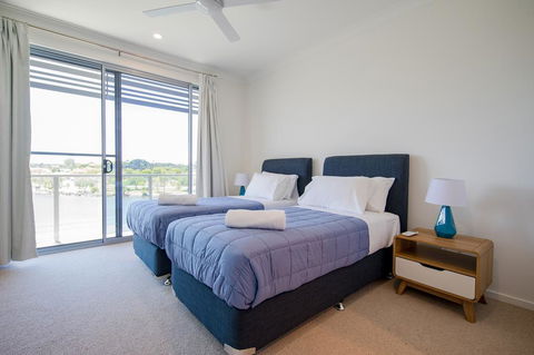 HomePlus - Lakeview Morden Townhouse - Accommodation Gold Coast 2