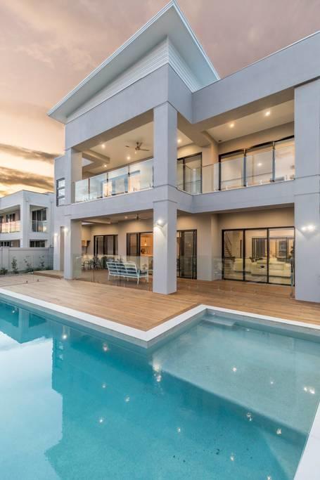 HomePlus - Luxury Living In Sanctuary Cove - Accommodation Gold Coast 3