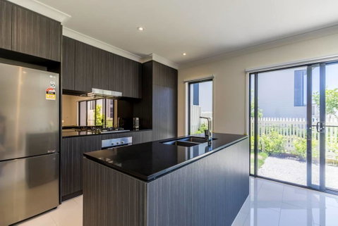 Homeplus-Escape To Modern Home In Hope Island - Accommodation Gold Coast 1
