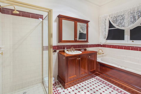 Hopkins River Homestead - Fireplace, Linen, WiFi, 4 Bdrm - Accommodation Gold Coast 3
