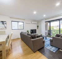 ISOLATION READY Super Size Me Top Location. Isolation Ready. Sanitised. Free CAT Bus Pool Gym and everything at your finge - Gold Coast 4U
