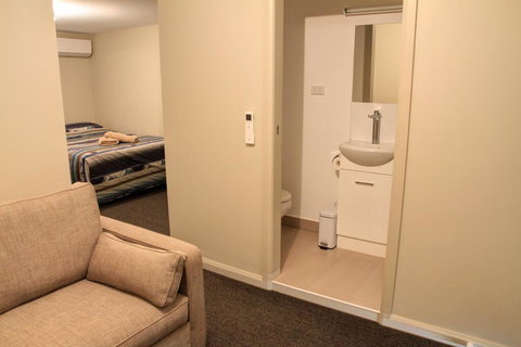 Ivanhoe Hotel Motel - Accommodation Gold Coast 2