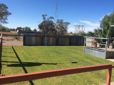 Ivanhoe Hotel Motel - Accommodation Gold Coast 1