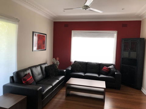 Jean Street Home Away From Home - Accommodation Gold Coast 2