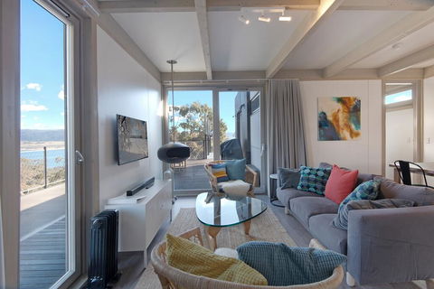 JINDY HOUSE BRAND NEW And STYLISH AMAZING VIEWS - Accommodation Gold Coast 3