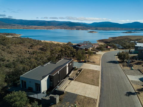 JINDY HOUSE BRAND NEW And STYLISH AMAZING VIEWS - Accommodation Gold Coast 2